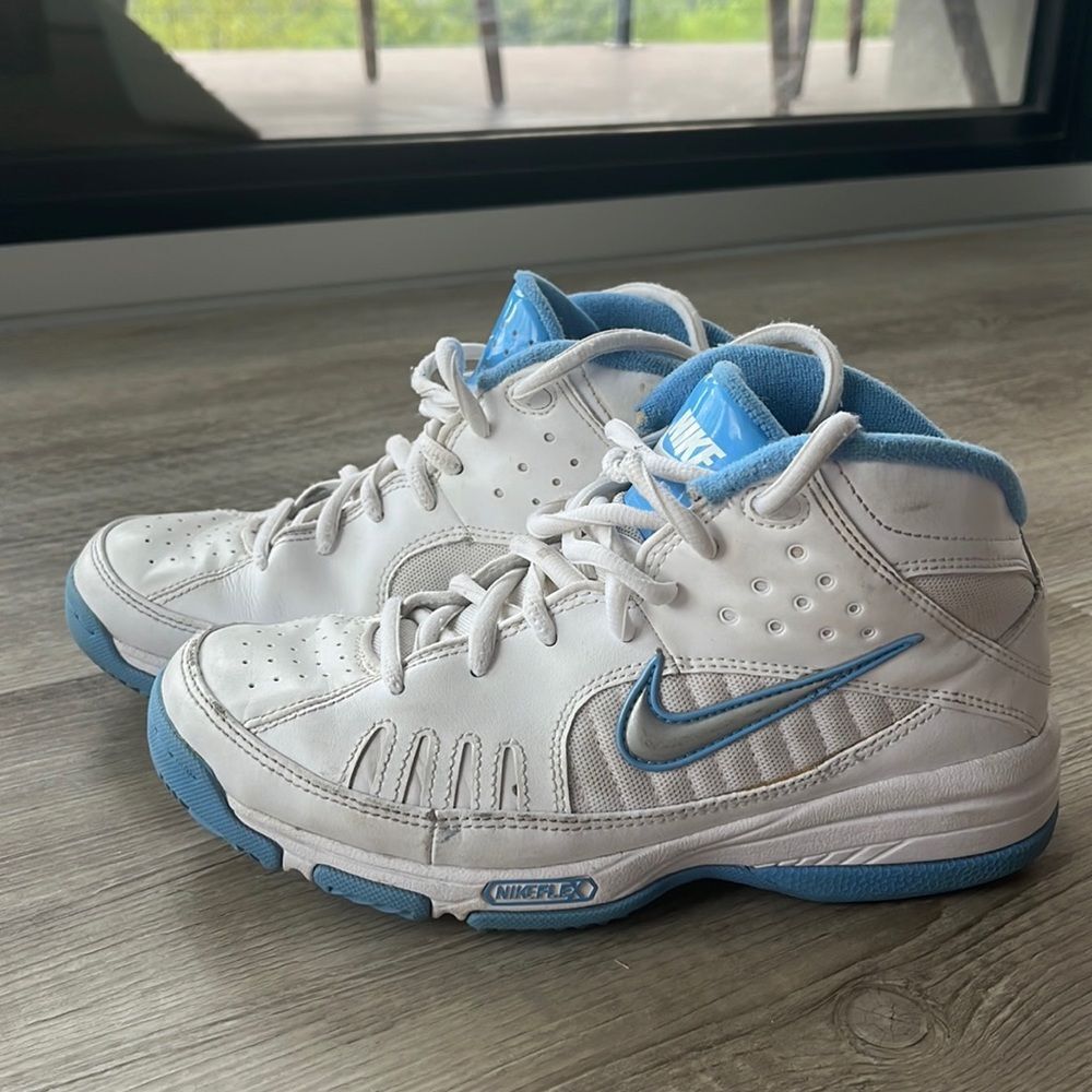 Retro Chinky Nike Sneakers!